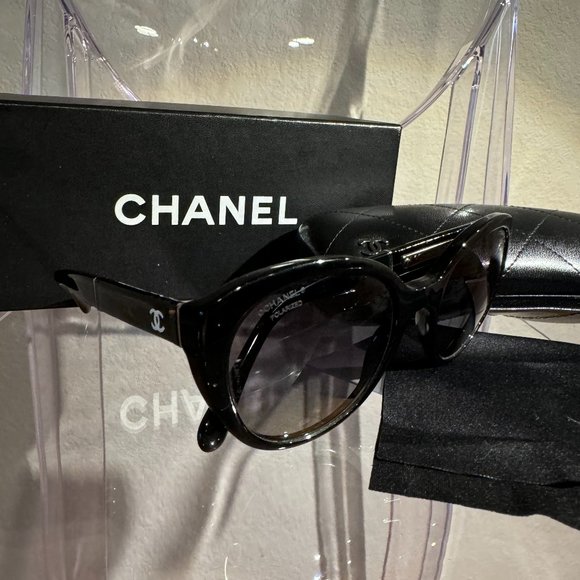 Chanel Black Plastic Sunglasses - Cateye - Picture 1 of 8